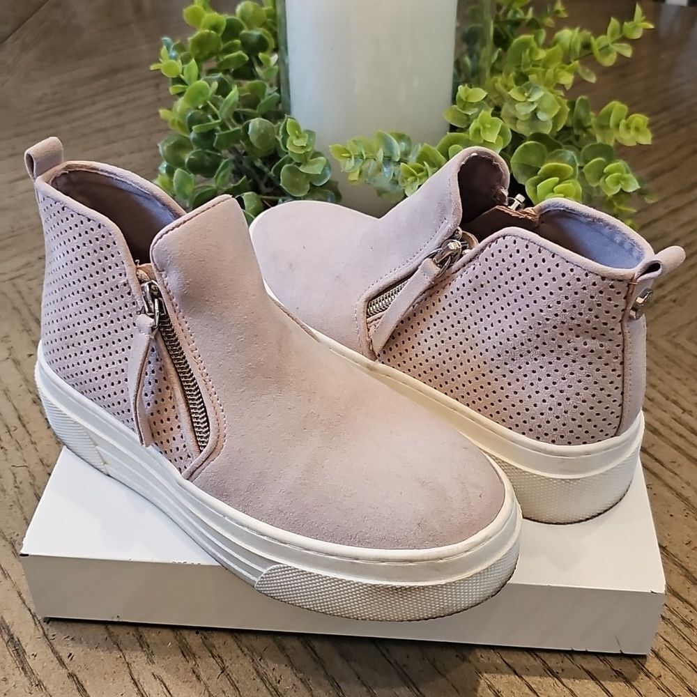 Steve Madden Suede Platform Sneaker Size 1